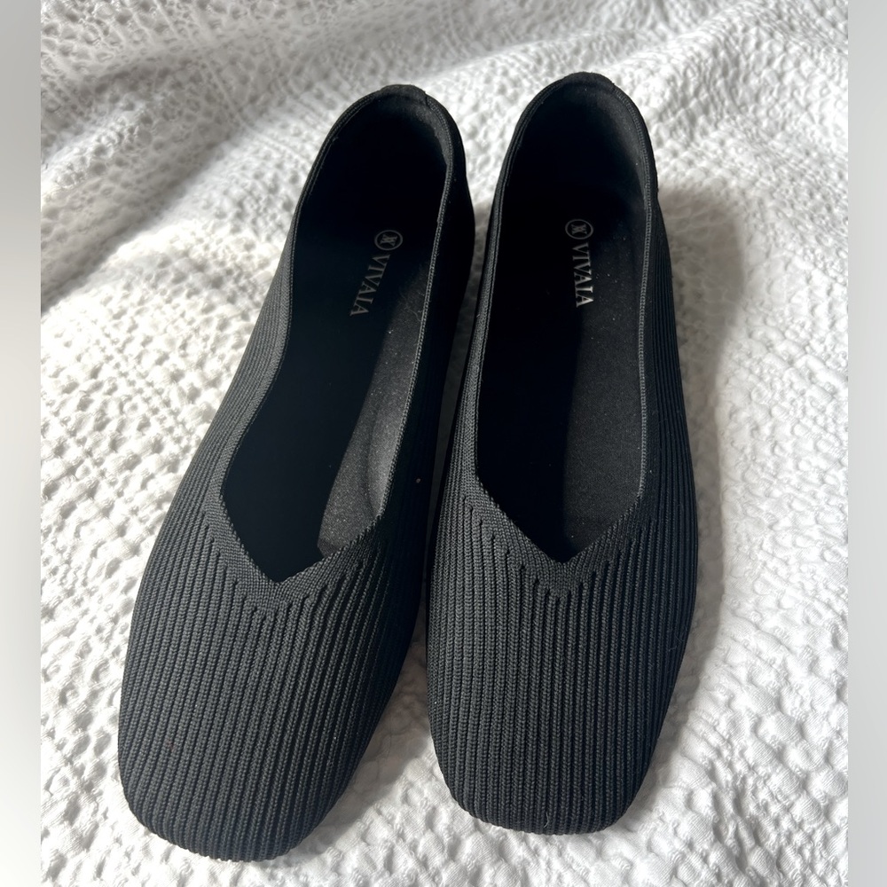 Vivaia Square-Toe V-Cut Flats (Margot 2.0) Black Size 39.5 Size 8.5